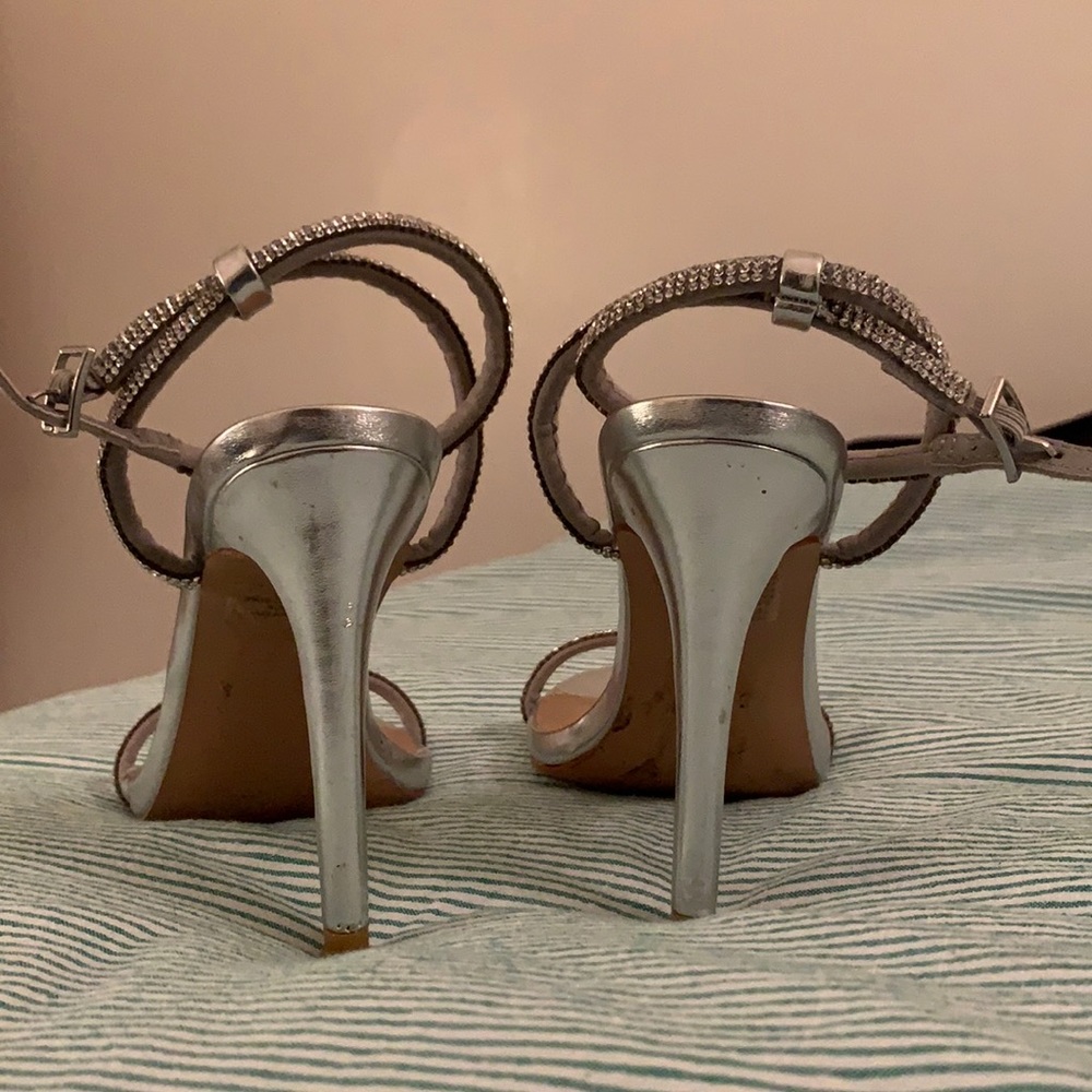 Steve Madden Silver Heels - Picture 4 of 5
